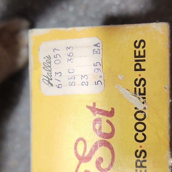 Vintage Cake Decorating Set. - Picture 2 of 4